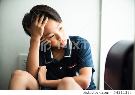 欺負小學男孩 54311353