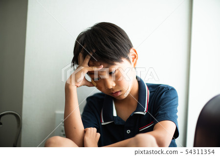 欺負小學男孩 54311354