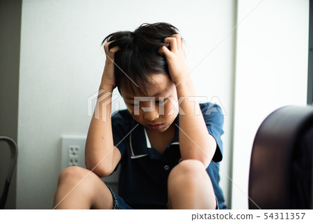 欺負小學男孩 54311357