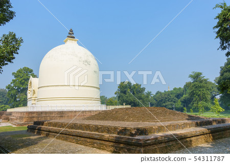 Parinirvana Stupa and temple, Kushinagar, India Parinirvana Stupa and temple, Kushinagar, India 54311787