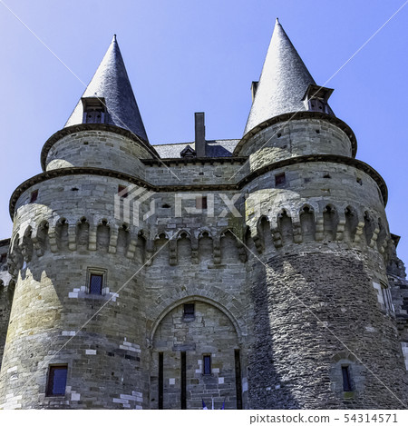 Medieval castle in the town of Vitre, France Medieval castle in the town of Vitre, France 54314571