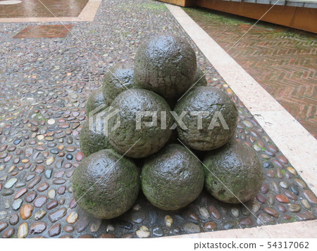 Ferrara, Estense Castle, stone remover Ferrara, Estense Castle, stone remover 54317062