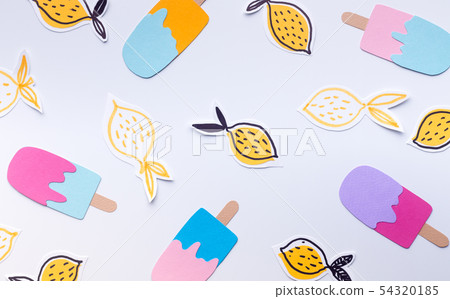 Summer wallpaper with paper ice cream and juicy lemons 54320185