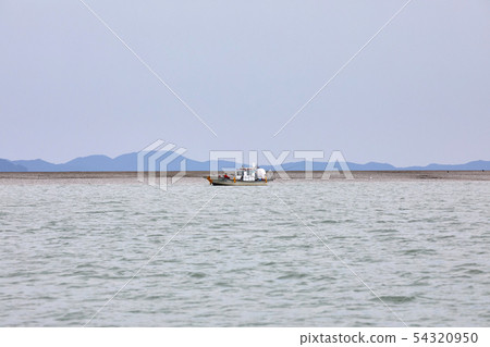 Ganghwa Island, fishing boat, calm sea Ganghwa Island, fishing boat, calm sea 54320950
