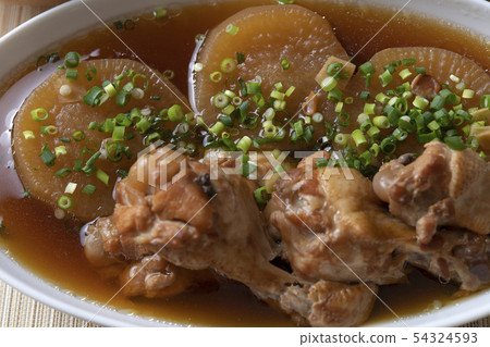 Braised radish and chicken wings 54324593