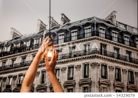 Replacing the light bulb 54329079