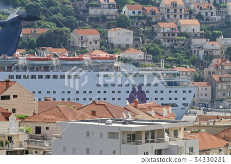 Cruise Ship in City Cruise Ship in City 54330281