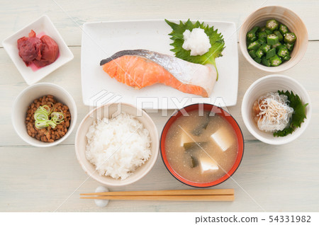 Grilled salmon set meal 54331982