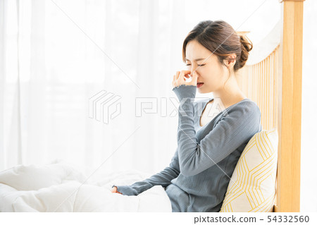 Woman poor health Woman poor health 54332560