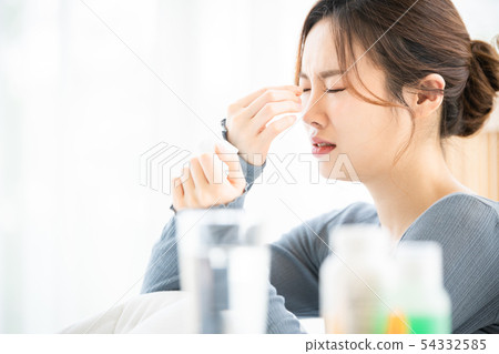 Woman poor health Woman poor health 54332585