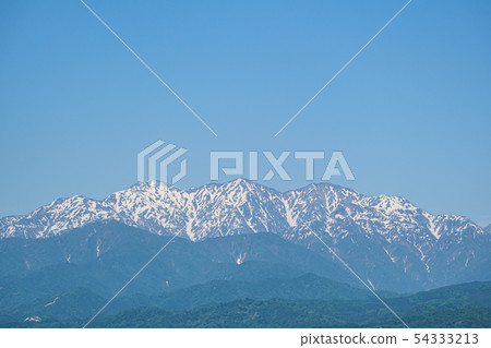 Tateyama剩下的雪和初夏的綠色 Tateyama剩下的雪和初夏的綠色 54333213