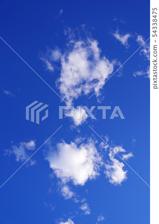 藍天和白色雲彩 54338475