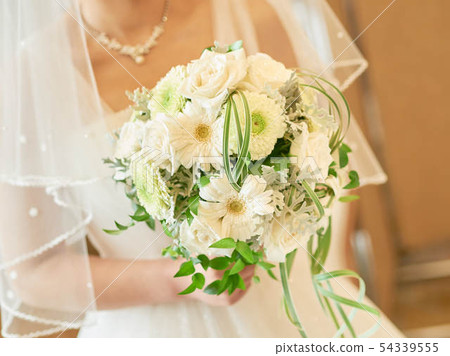 A bride with a bouquet 54339555