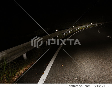 晚上的山路 晚上的山路 54342199