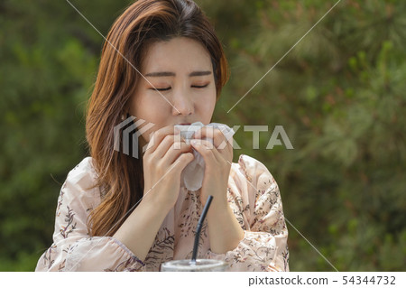 年輕女子韓國病人 年輕女子韓國病人 54344732