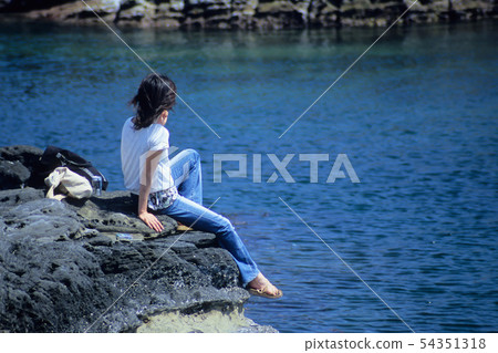 海邊的美女 海邊的美女 54351318