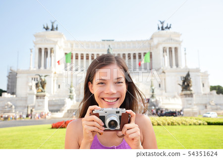 Rome tourist taking photo picture on retro camera Rome tourist taking photo picture on retro camera 54351624