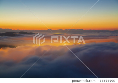 Mt. Takaya雲彩和日出 54354590