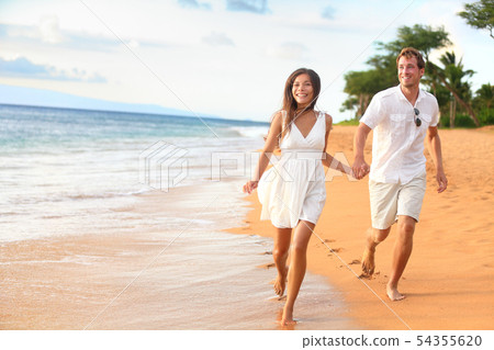 Beach couple on romantic travel honeymoon fun 54355620