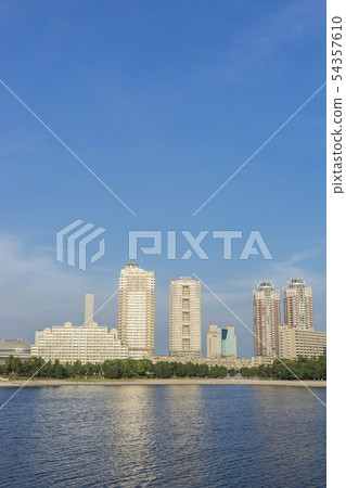 與海灘的東京Minato-ku Odaiba都市風景 與海灘的東京Minato-ku Odaiba都市風景 54357610
