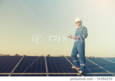 operation and maintenance in solar power plant 54360259