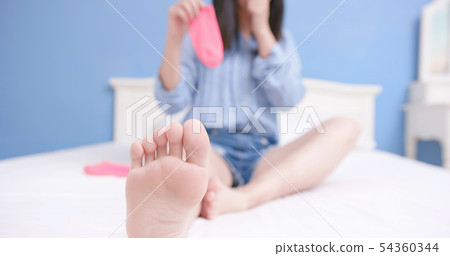 woman has athletes foot woman has athletes foot 54360344