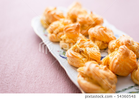 Handmade cream puff 54360548