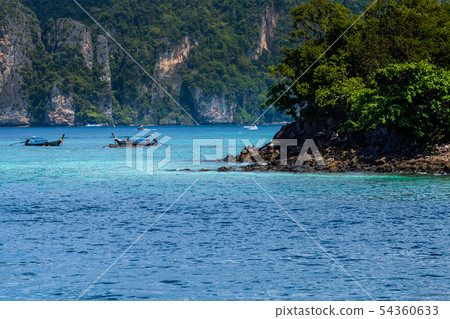 Blue Seawater with sea foam as background 54360633