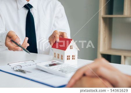 Salesman house brokers provide key to new 54361629