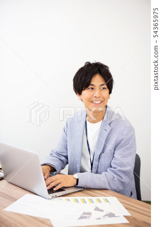 新人商人在會議期間 54365975