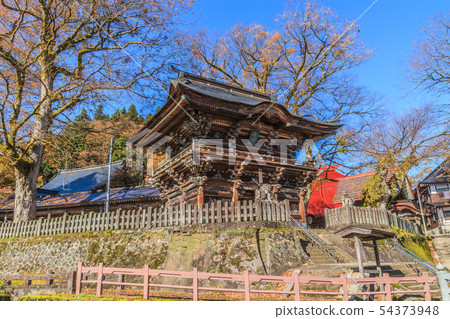 在秋天Bishamon寺廟的山門 54373948