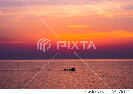 (Ishikawa Prefecture) Noto, the dawn of Gogozaki (Ishikawa Prefecture) Noto, the dawn of Gogozaki 54376305