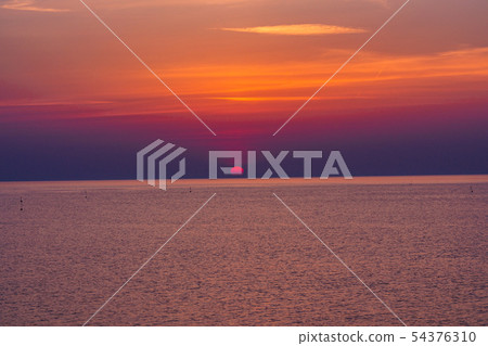 (Ishikawa Prefecture) Noto, the dawn of Gogozaki (Ishikawa Prefecture) Noto, the dawn of Gogozaki 54376310