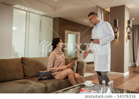 Businesswoman meeting plastic surgeon in cosmetics surgery clinic Businesswoman meeting plastic surgeon in cosmetics surgery clinic 54376316
