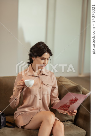 Businesswoman reading magazine in cosmetics surgery clinic Businesswoman reading magazine in cosmetics surgery clinic 54376321