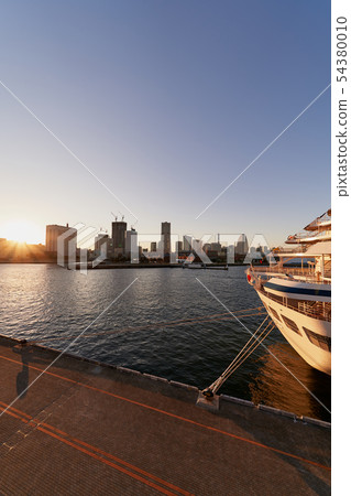 Evening view of Yokohama Port Evening view of Yokohama Port 54380010