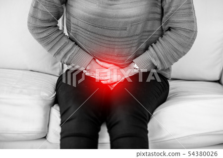 woman have bladder or uti pain 54380026