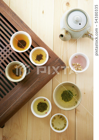 Colorful Chinese tea and teacup 54380335