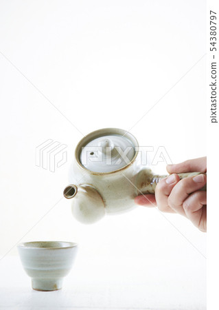 遞傾吐的茶茶杯茶杯中國茶圖像 54380797