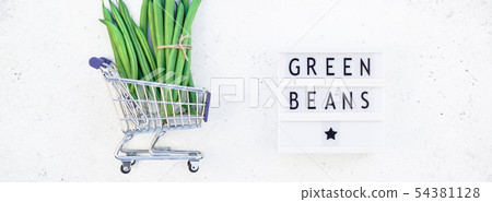 Top view of fresh green beans background 54381128