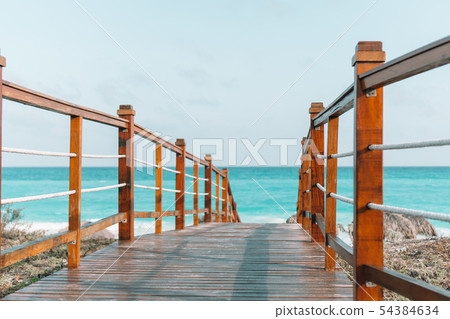 Wooded bridge and turquoise sea in Cayo Largo, Cuba Wooded bridge and turquoise sea in Cayo Largo, Cuba 54384634