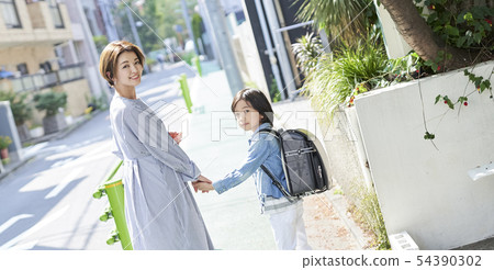 Parent and child lifestyle 54390302