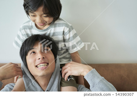 Parent and child lifestyle 54390307