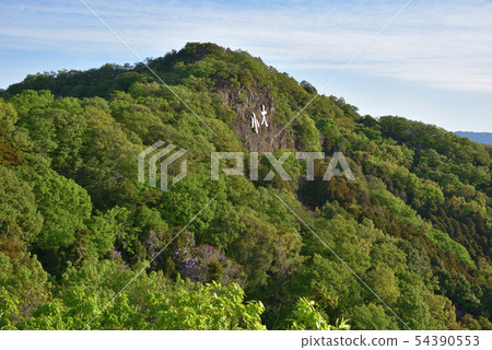 See the direction of the summit from the peak on the south side of the large and small mountains See the direction of the summit from the peak on the south side of the large and small mountains 54390553