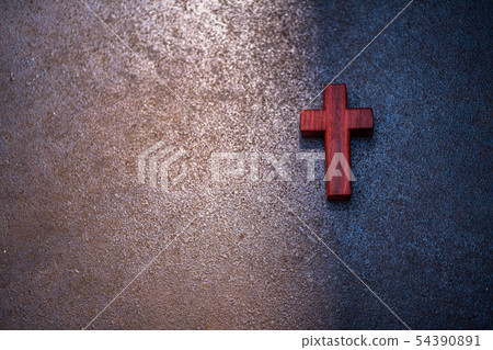 Wooden cross 54390891