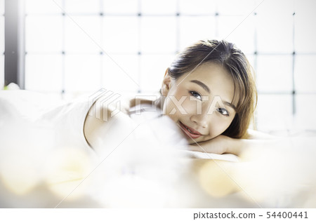 Female beauty esthetics 54400441