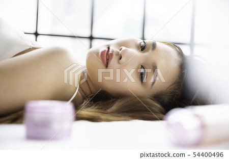 Women beauty 54400496