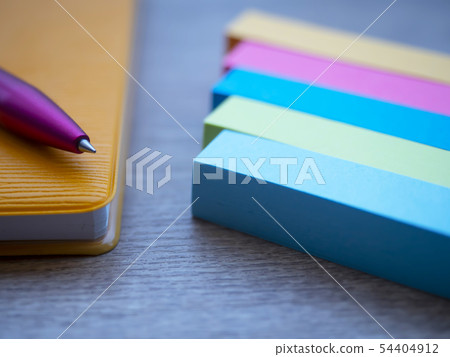 企業形象·筆記本·粘滯便箋·女性 企業形象·筆記本·粘滯便箋·女性 54404912