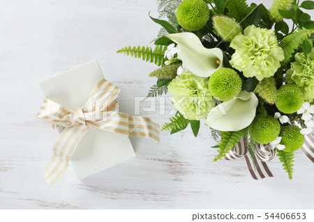 Lime green arrangement 54406653