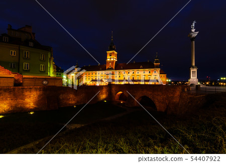 Royal Castle in old city of Warsaw, Poland 54407922